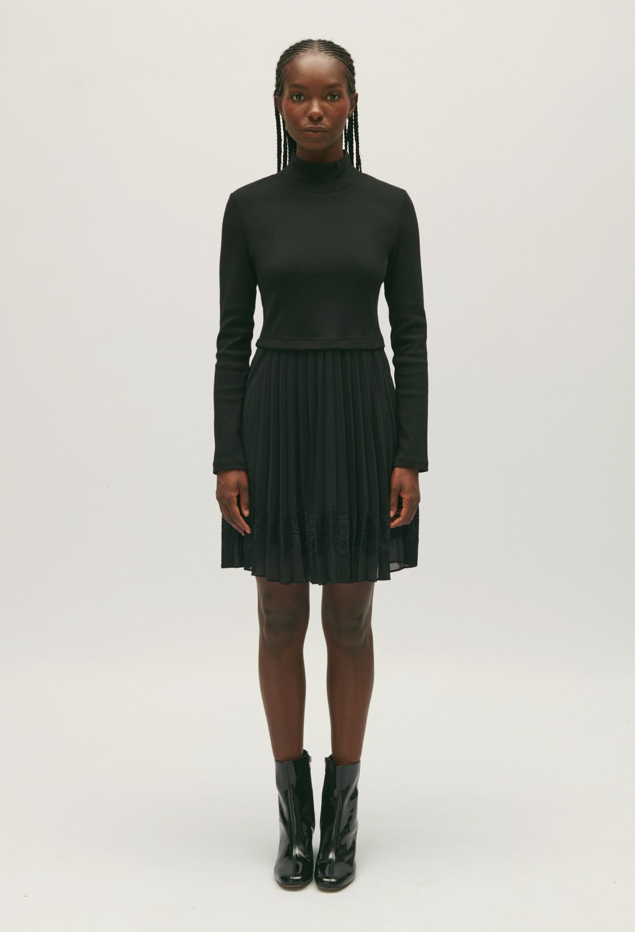 Robe courte plissee noire