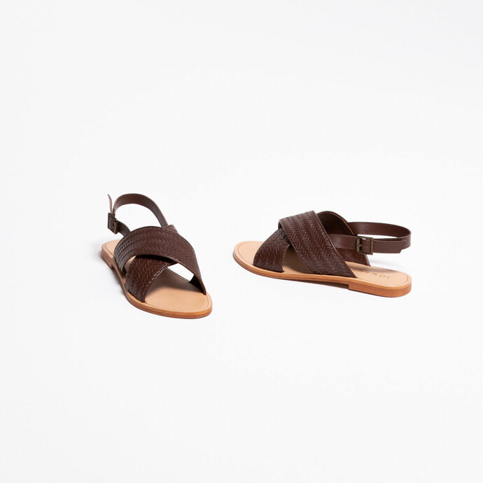 Sandales plates à larges brides  en cuir marron