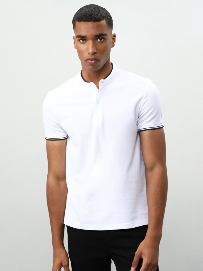 Camisa polo bordada com gola mandarim - Branca