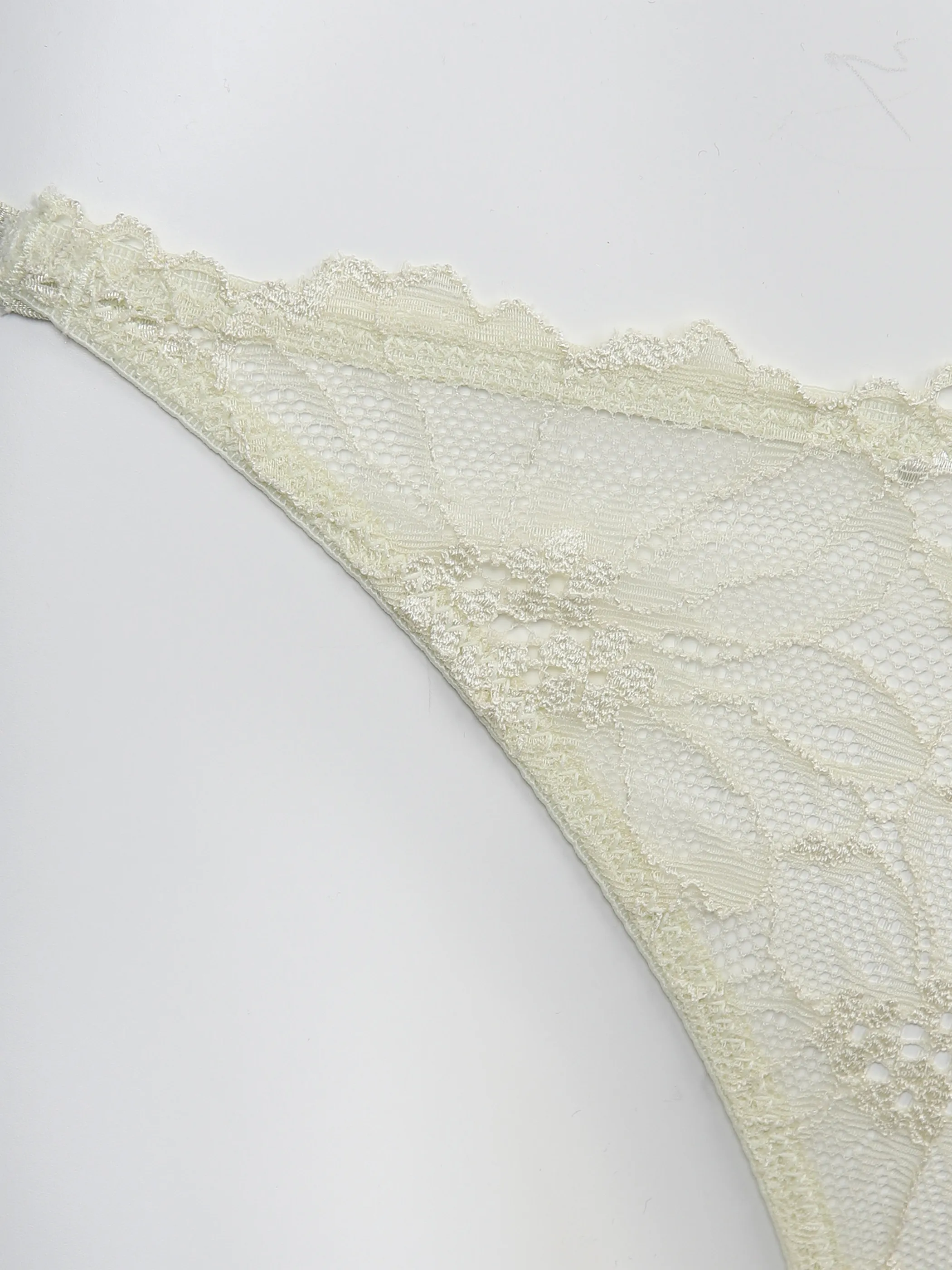 Damen Stringtanga mit Spitze
