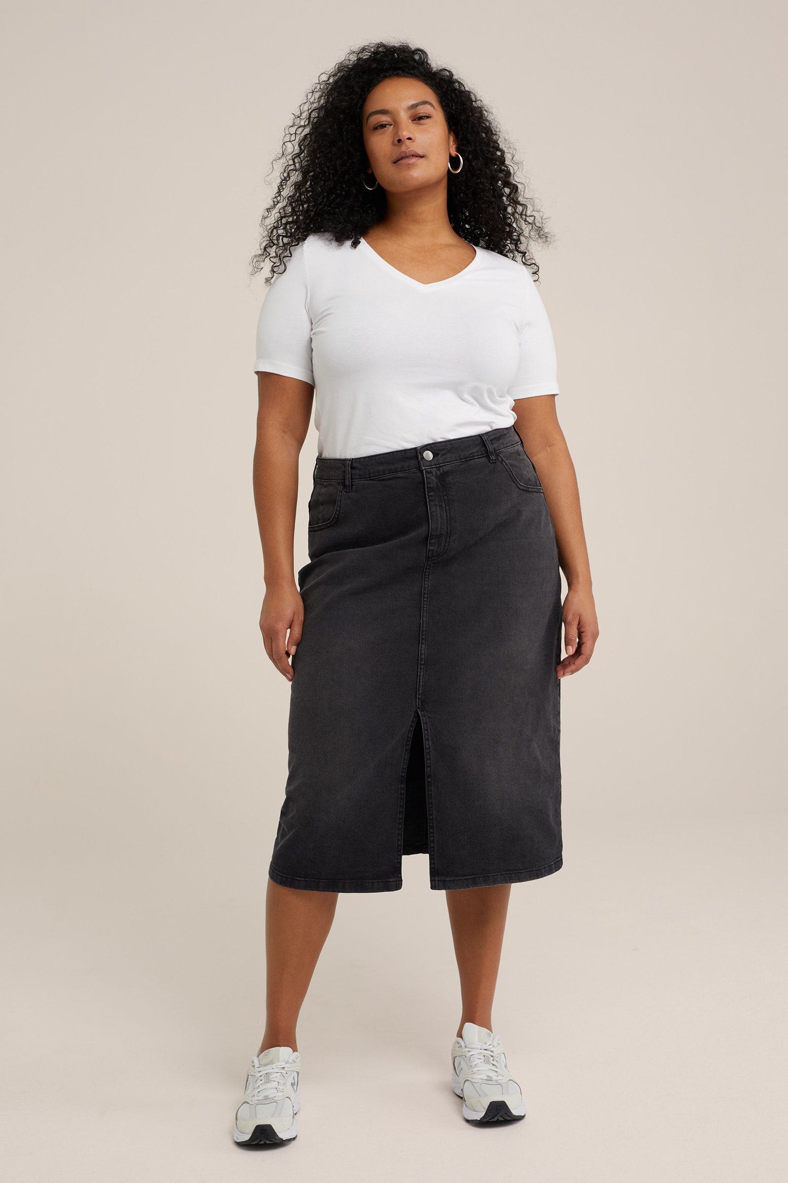 T-shirt met V-hals - Curve WE Fashion Wit