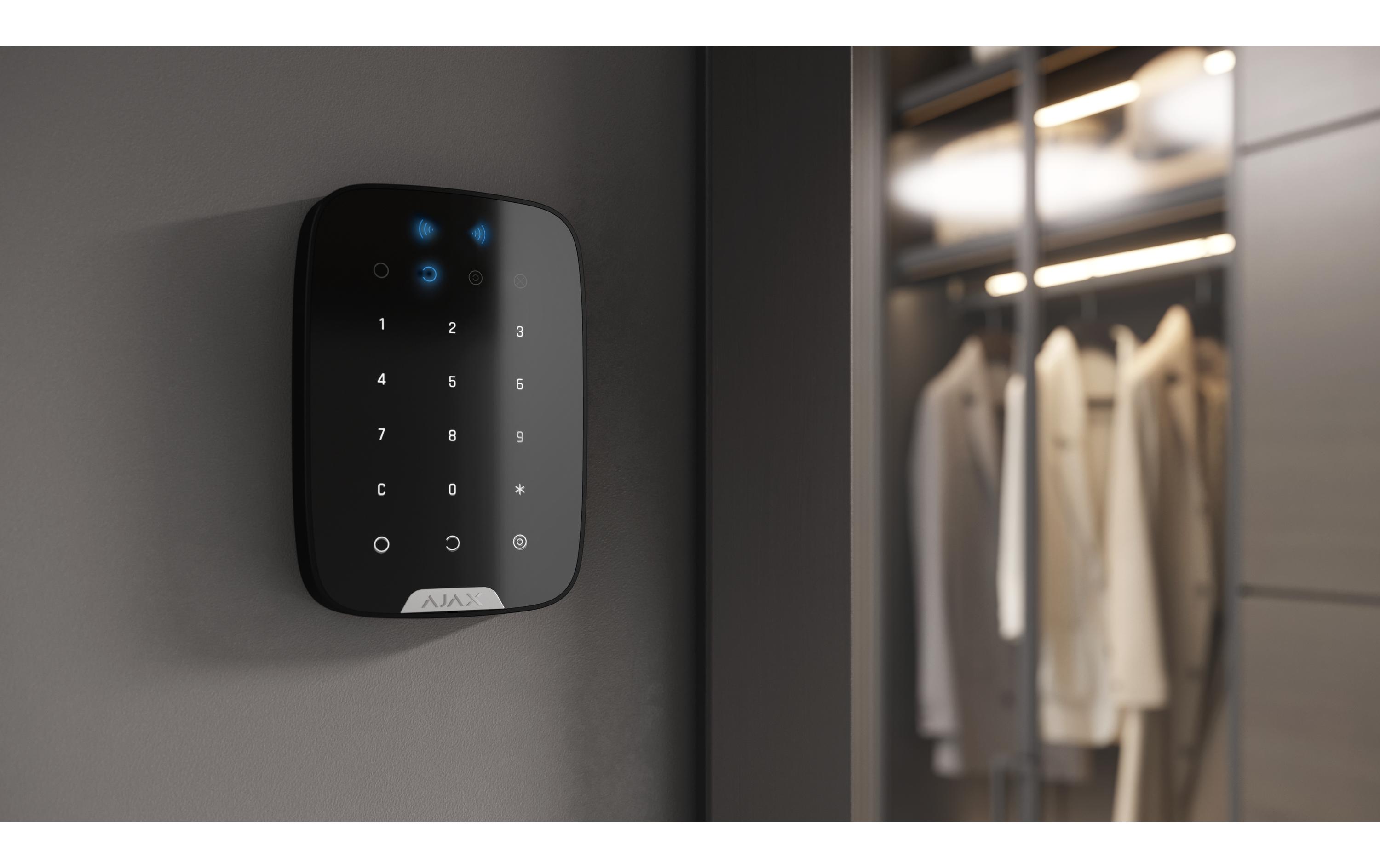 Baseline KeyPad Plus Jeweller Schwarz<br>Kabelloses Touch-Bedienteil mit Authentifizierung über Pass, Tag und Codes