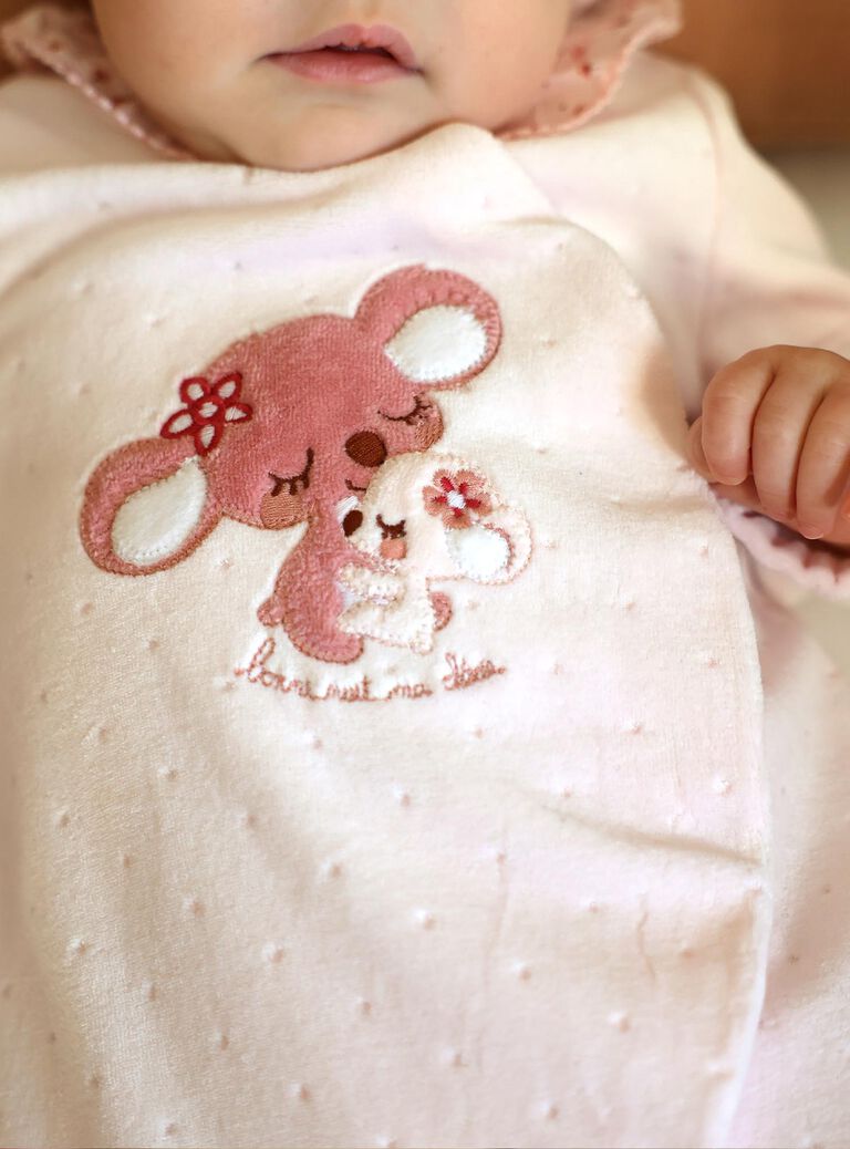 Pyjama et bonnet en velours rose clair