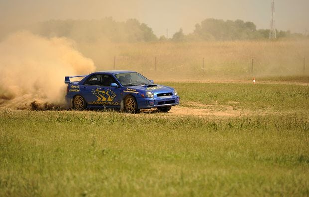 Rallye fahren in der Nähe von Sopron als Geschenk