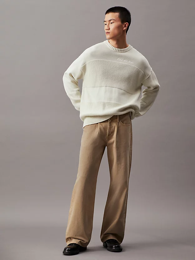 Calça jeans plissada de perna larga