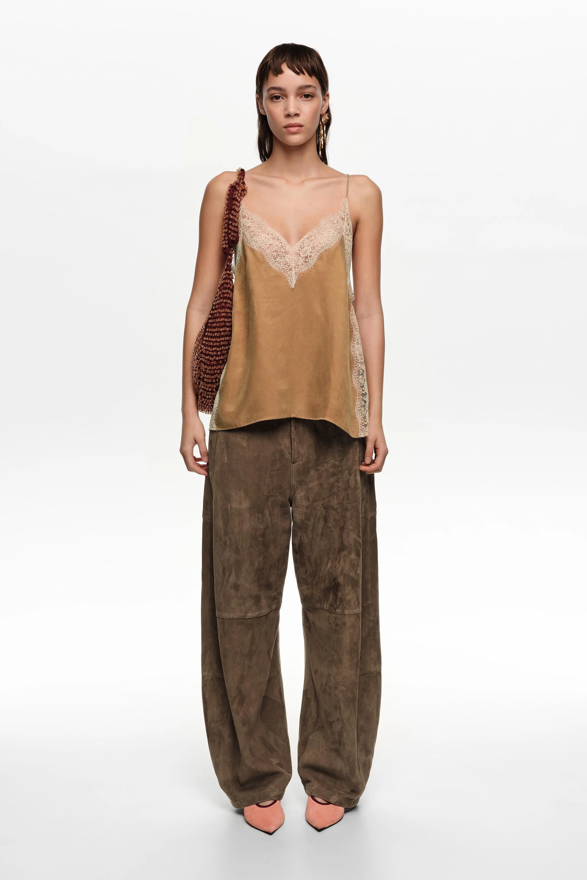 blusa de alcinha de renda cor caramelo