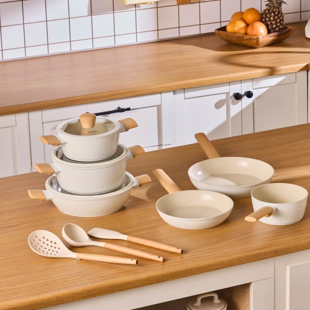 Karaca Swiss Crystal Almond Cream 12-teiliges Kochgeschirr-Set, Antihaftbeschichtung, PFAS-frei, SwissCrystal-Oberfläche, enthält Töpfe, Pfannen & Kochutensilien