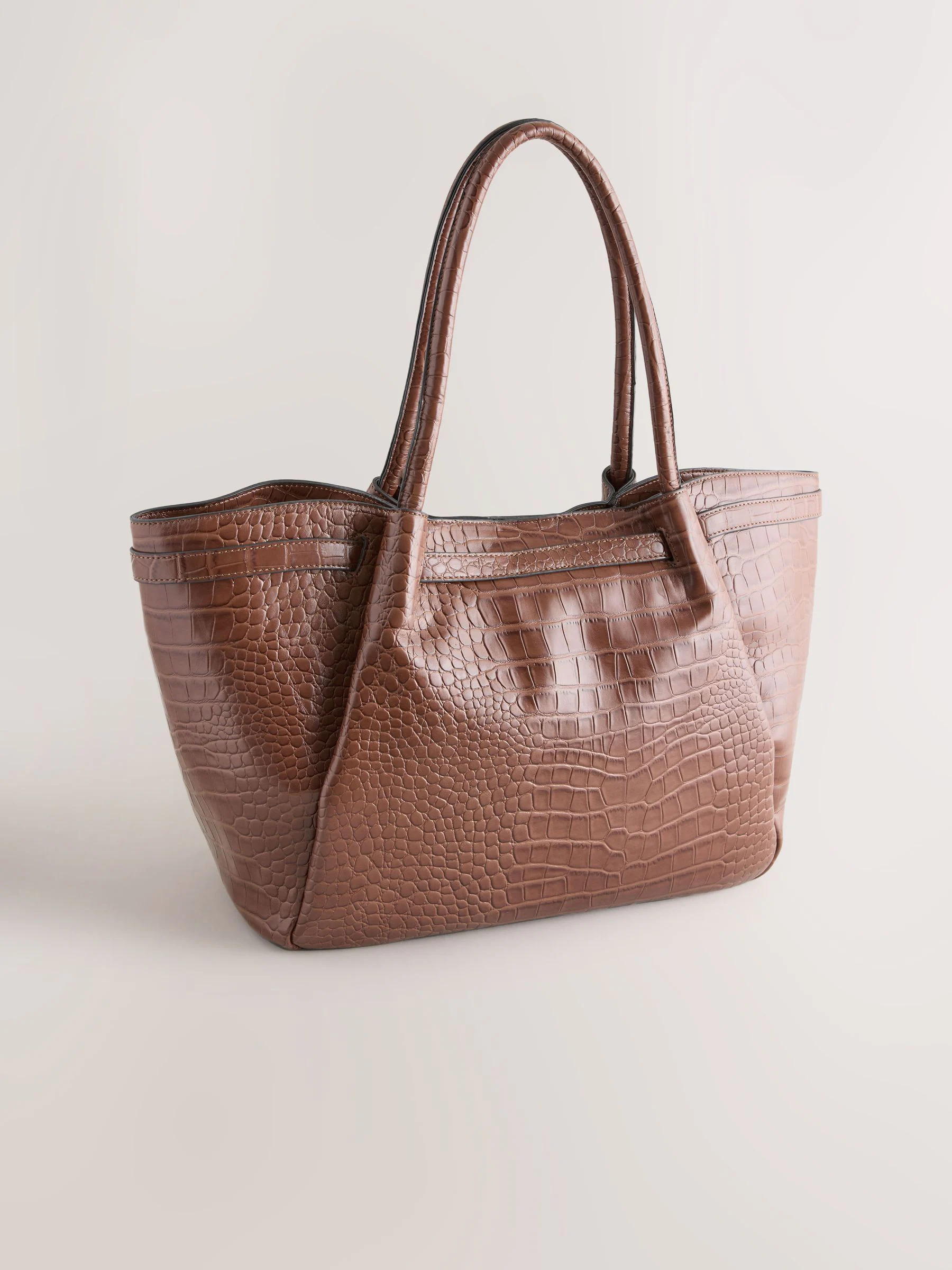 Lichtbruin - Belted Croc Shoulder Bag