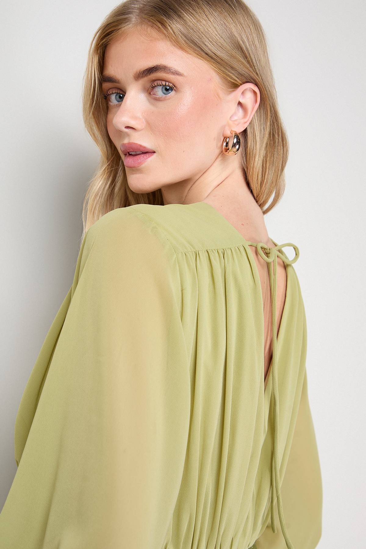 Oasis Robe Midaxi à Manches Bouffantes et Col V en Mélange Satin Mousseline Unie