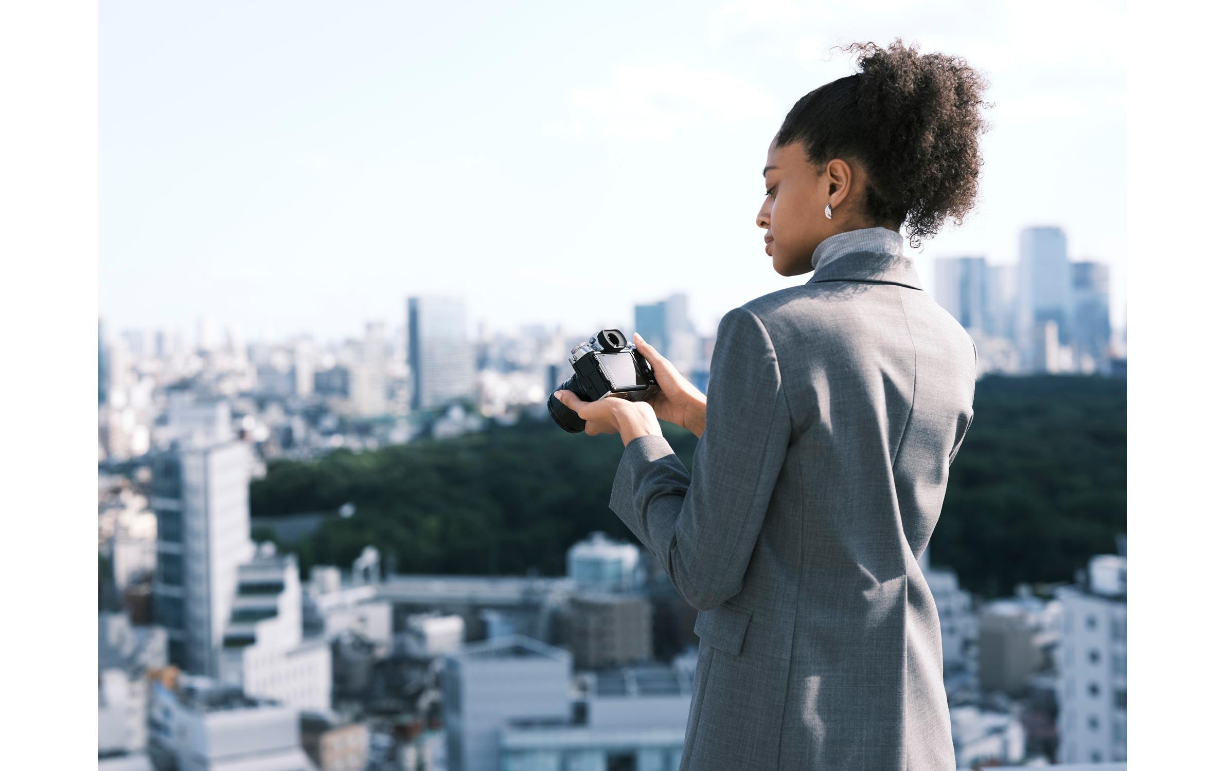 Fotokamera X-T5 Body Silber<br>Spiegellose Systemkamera mit 40.2 Megapixel-Sensor und integriertem Fünf-Achsen-Bildstabilisator
