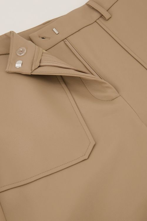 Beige leather look broek met zakken