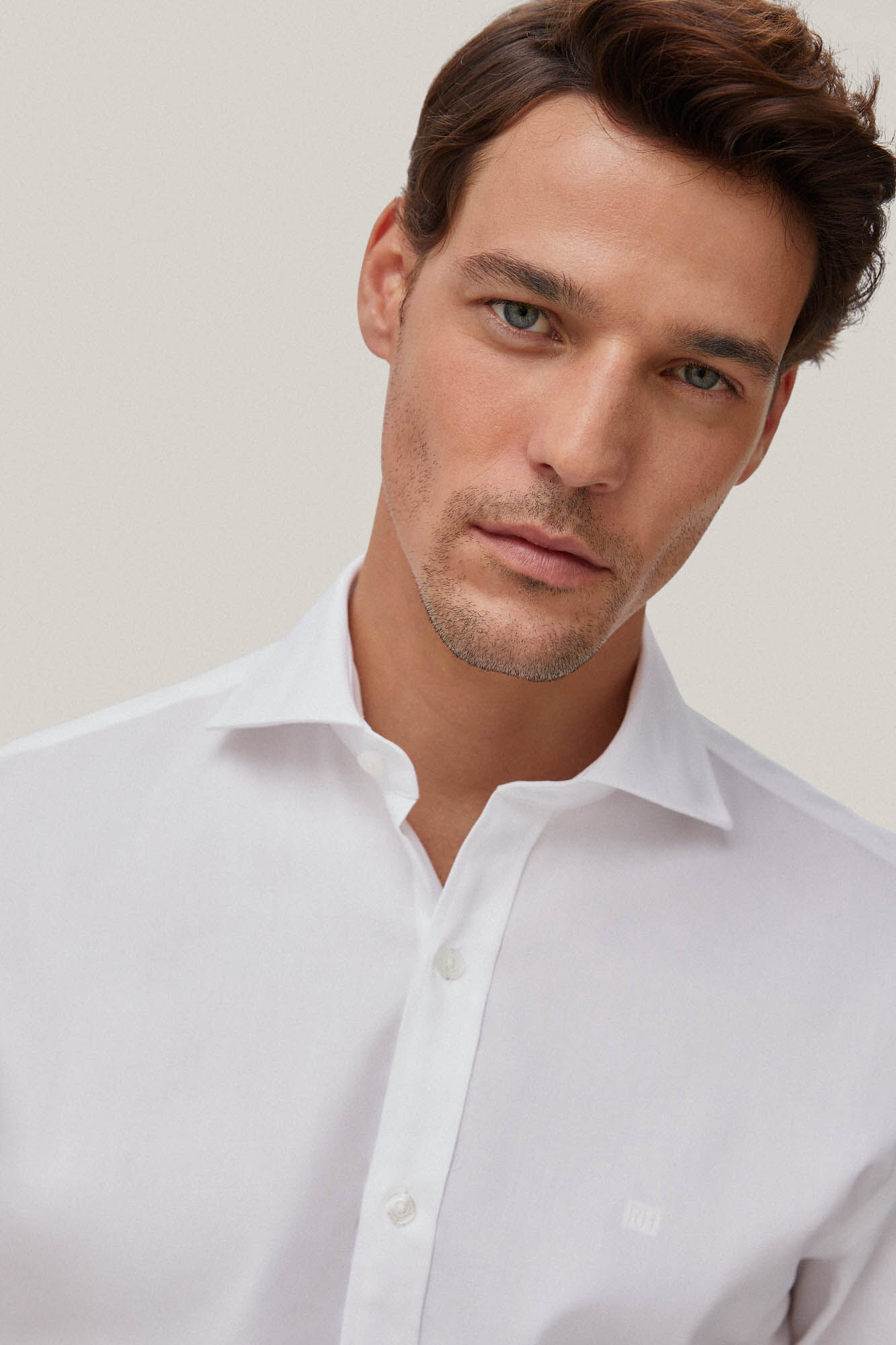 Camisa vestir pinpoint liso non iron + antimanchas - Blanco
