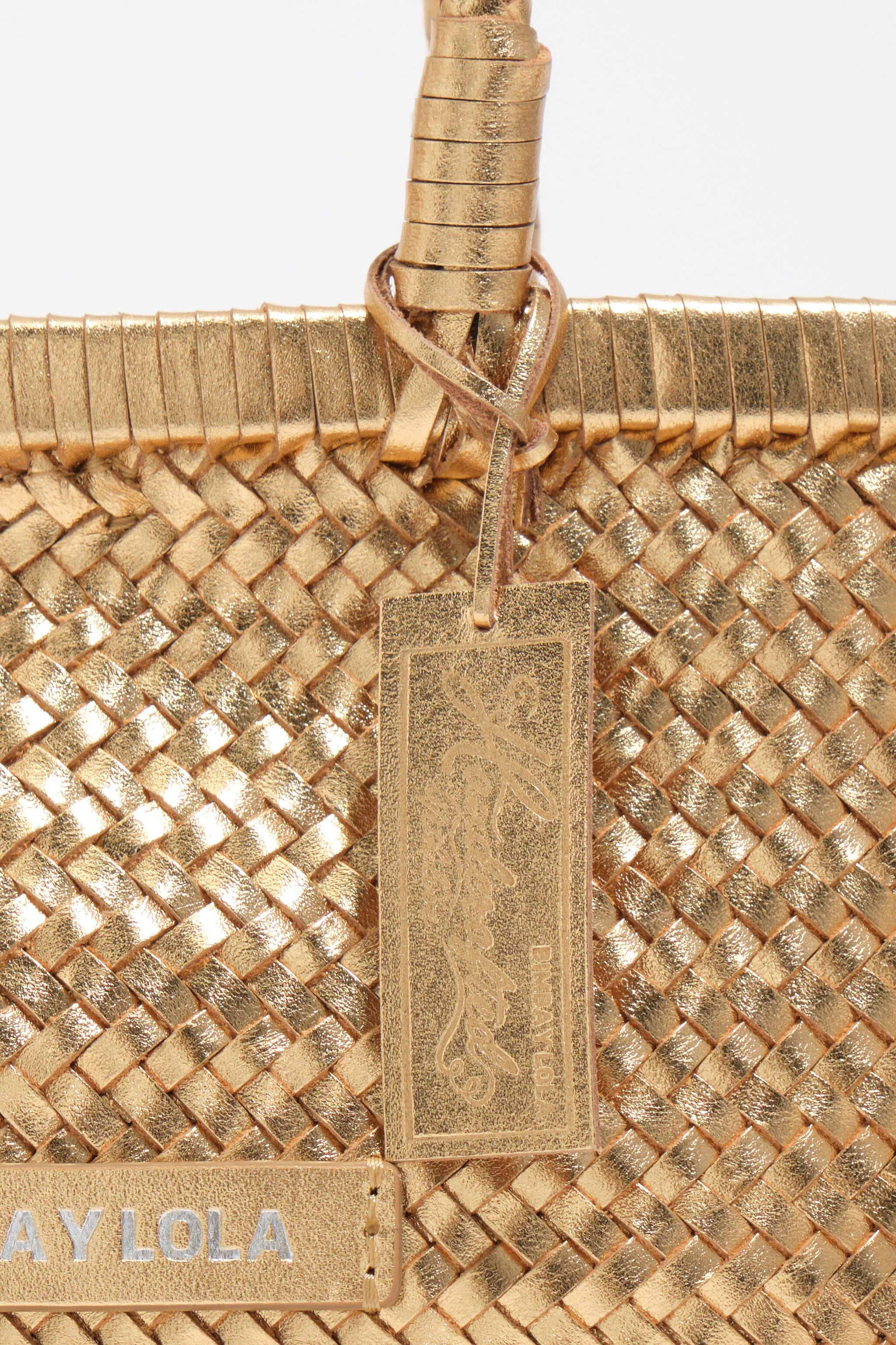 Bolsa pequena de couro trançado dourado