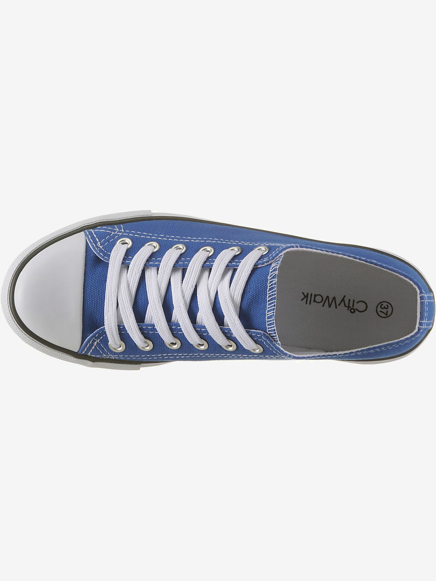 Baskets sneakers basiques parfaites avec un jean