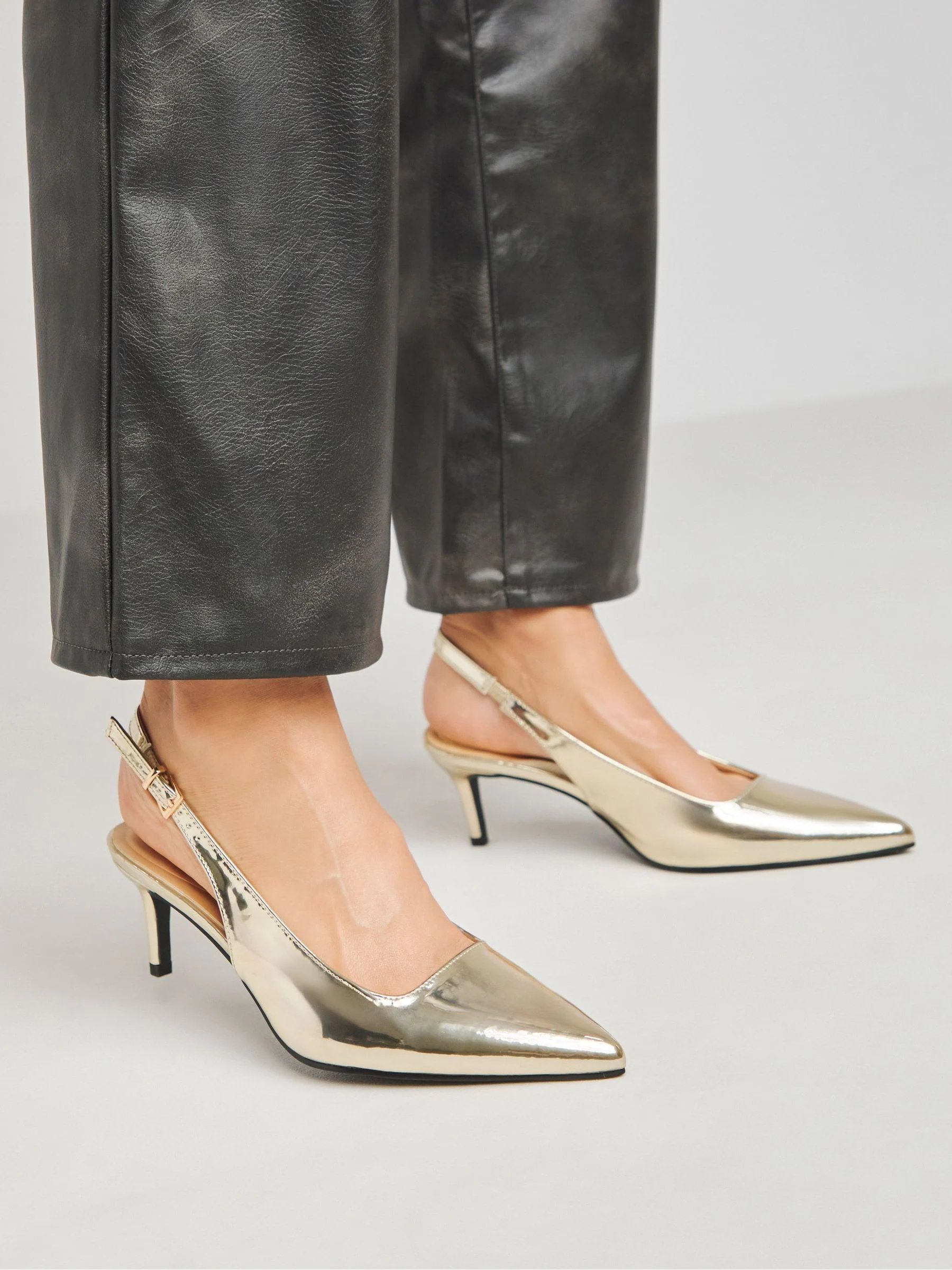 Goud - Simply Be Slingback Court Shoes