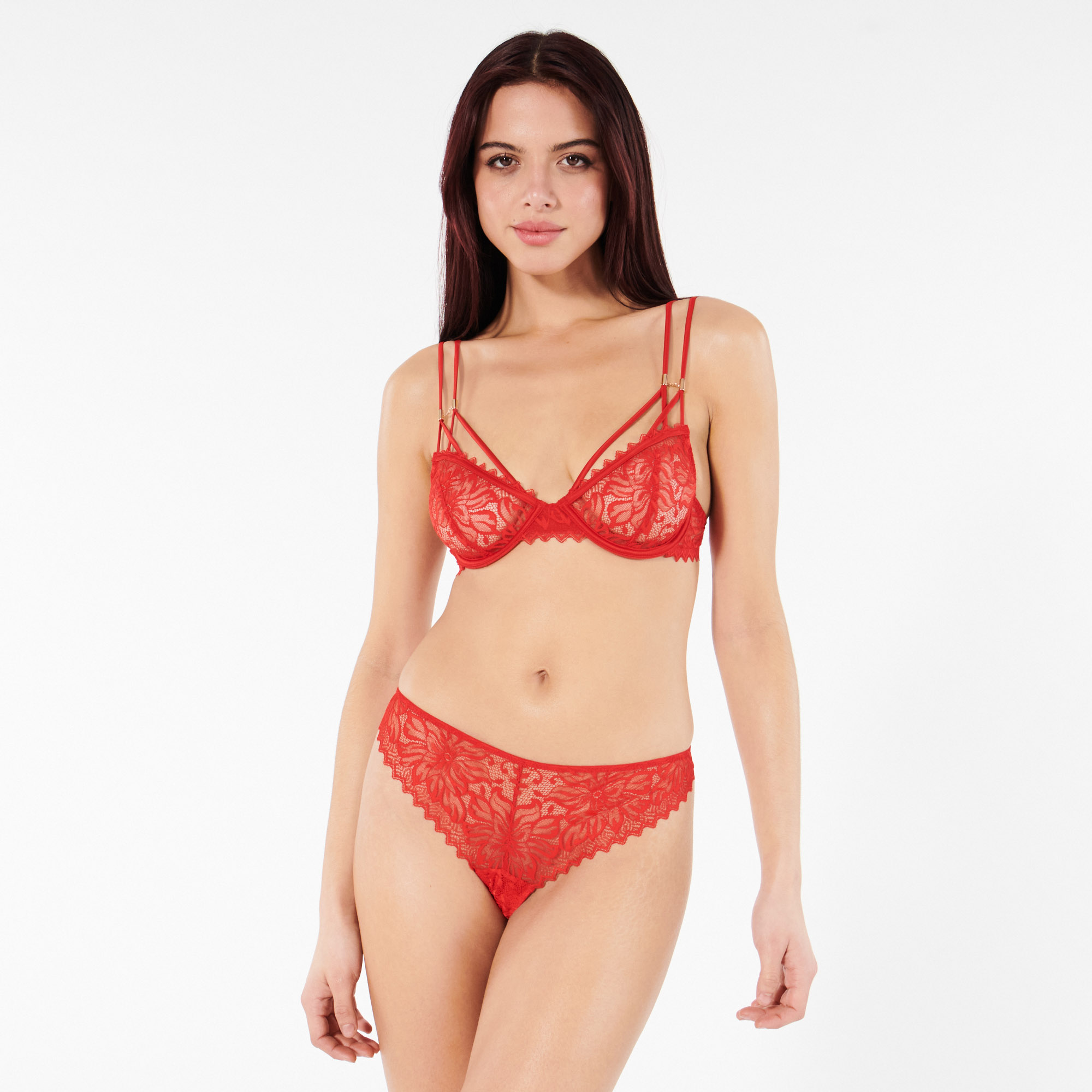 Tanga en dentelle florale