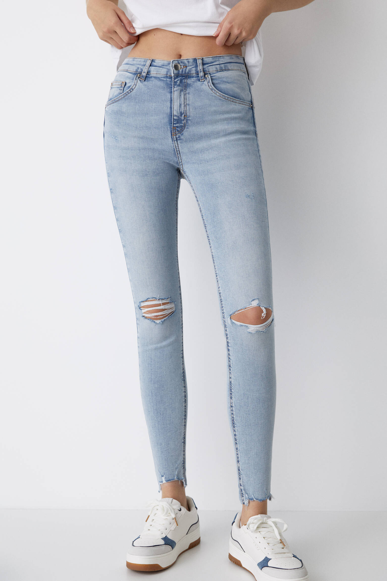 Calça jeans push-up de cintura média - azul lavado