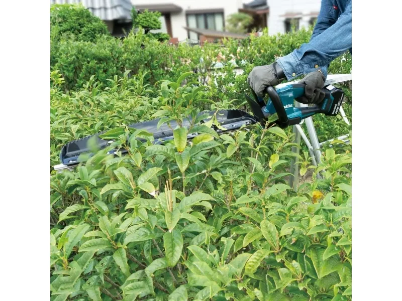 Makita DUH606Z - Hæktrimmer - ledningfri - 18 V - intet batteri - 4000 spm - 60 cm - Skærekapacitet 20 mm - tandmellemrum: 30 mm - 2.7 kg - SOLO