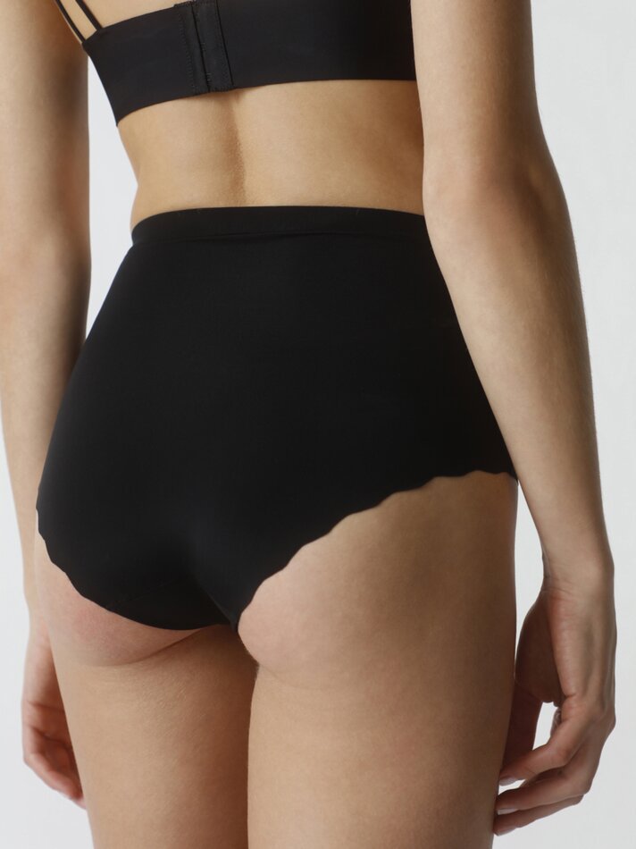 Calcinha modeladora de cintura alta em microfibra - Preta