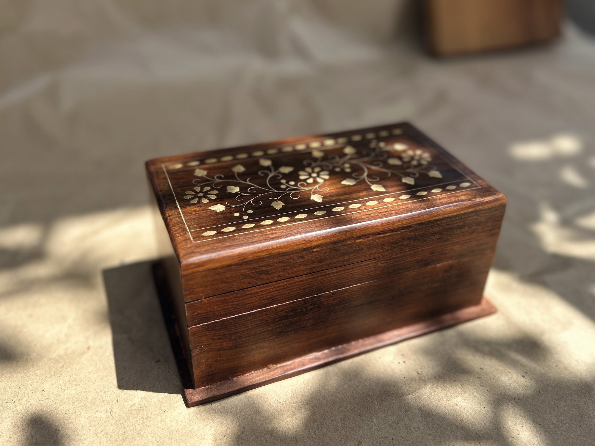 Secret Box mit Messingintarsien, braun, gold, B 20,5 cm, L 13 cm, H 9 cm von fischer's lagerhaus