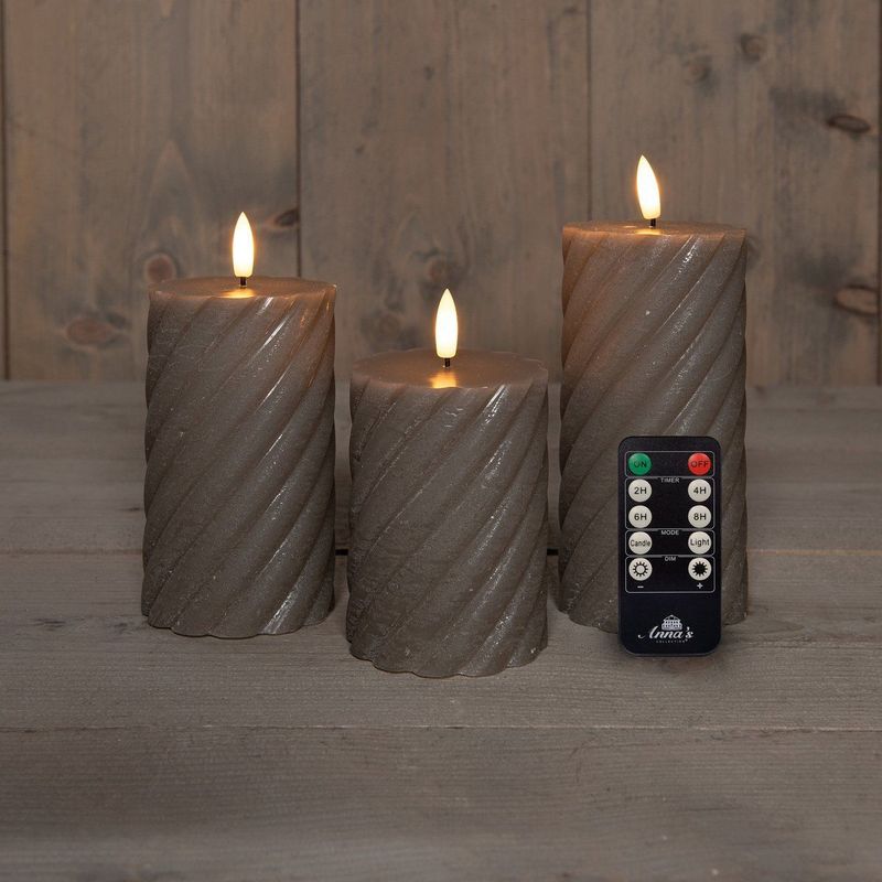Anna Collection LED kaarsen/stompkaarsen set - 3x st - taupe grijs - swirl - afstandsbediening