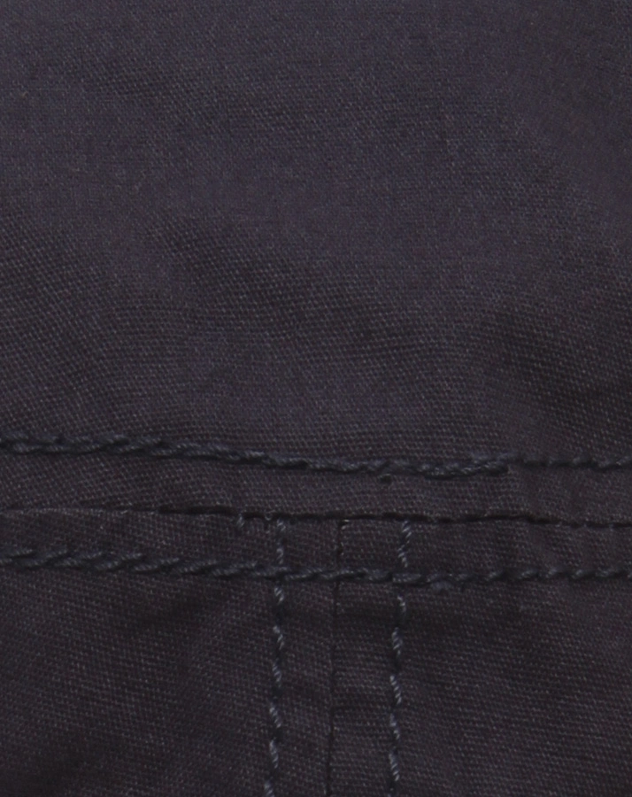 Tellercap mit kleiner Tasche in dunkelblau