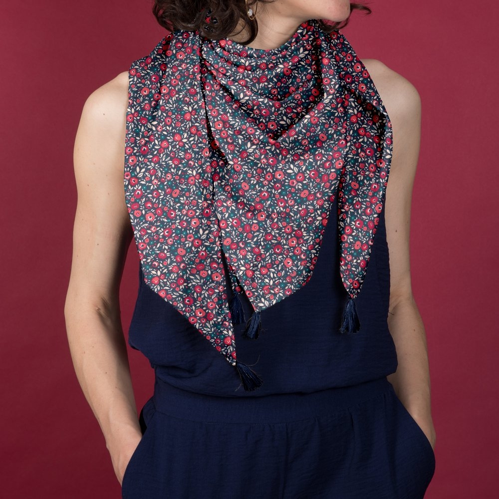 Foulard Pompon Camelias Rubis