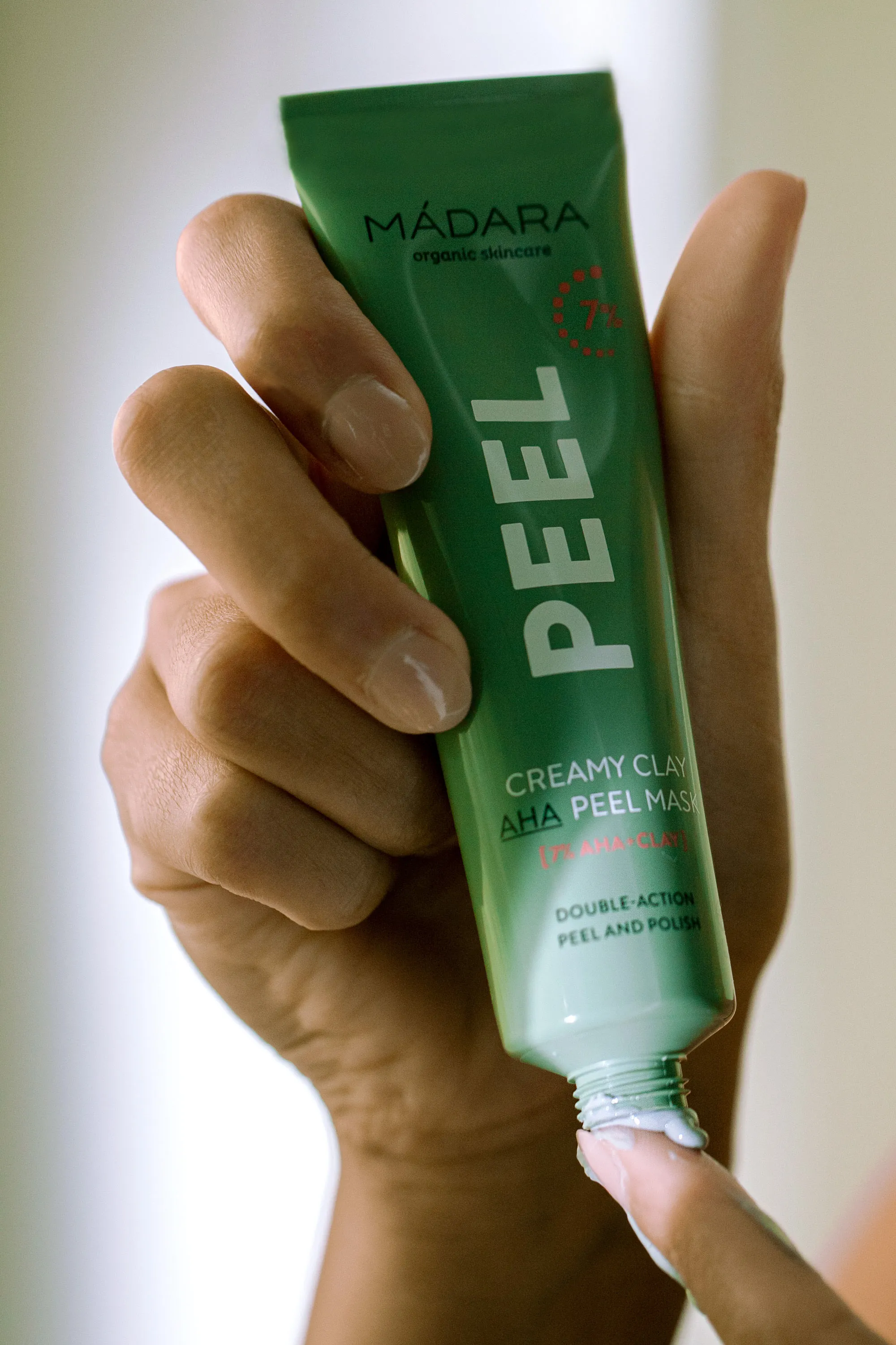 Mádara Cosmetics Masque gommant à l’argile 7% AHA Peel-60 ml