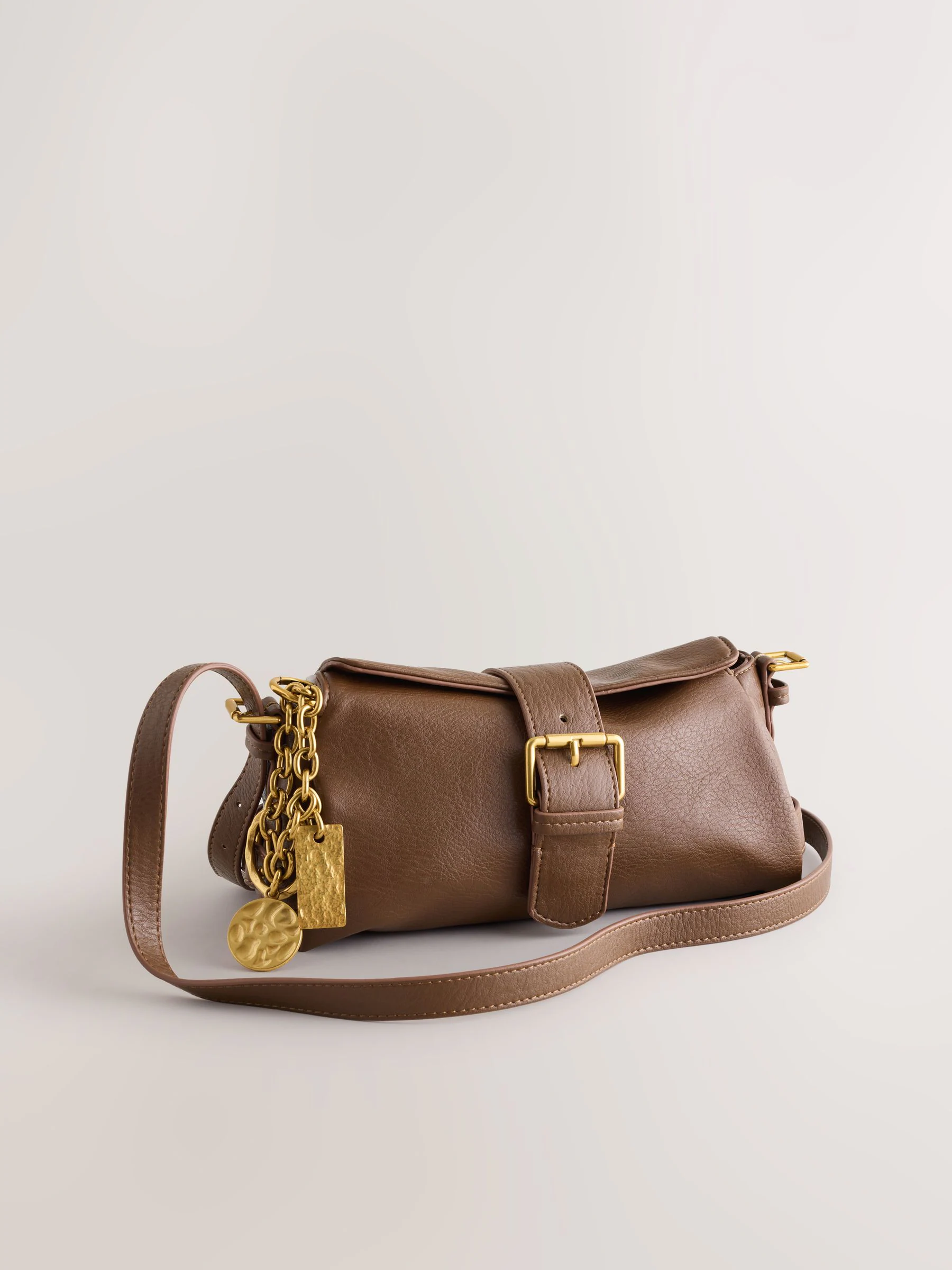 Lichtbruin - Charm Cross-Body Buckle Bag