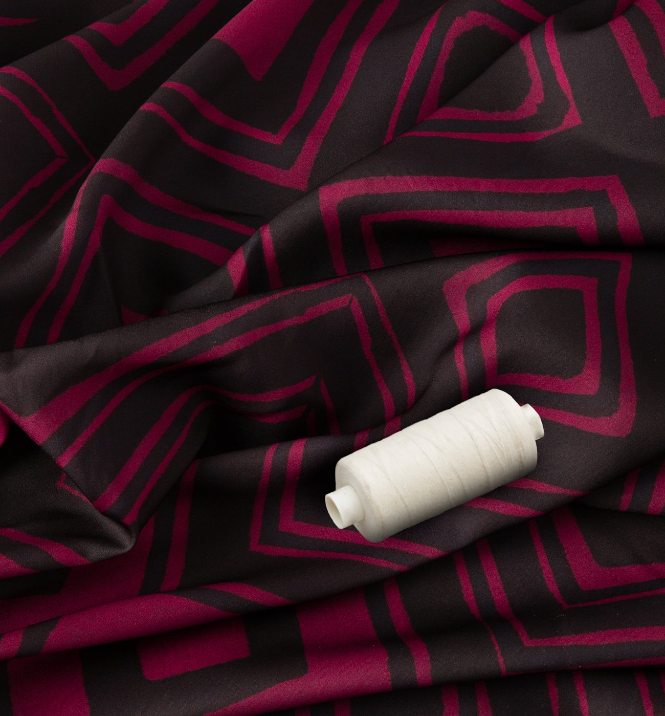 Coupon 2 m satin de polyester - Imprimé noir