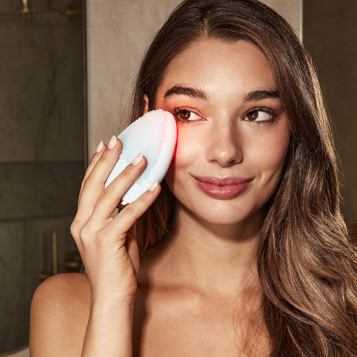 SILKN<br>Escova facial antienvelhecimento de crioterapia LED Bright Lux