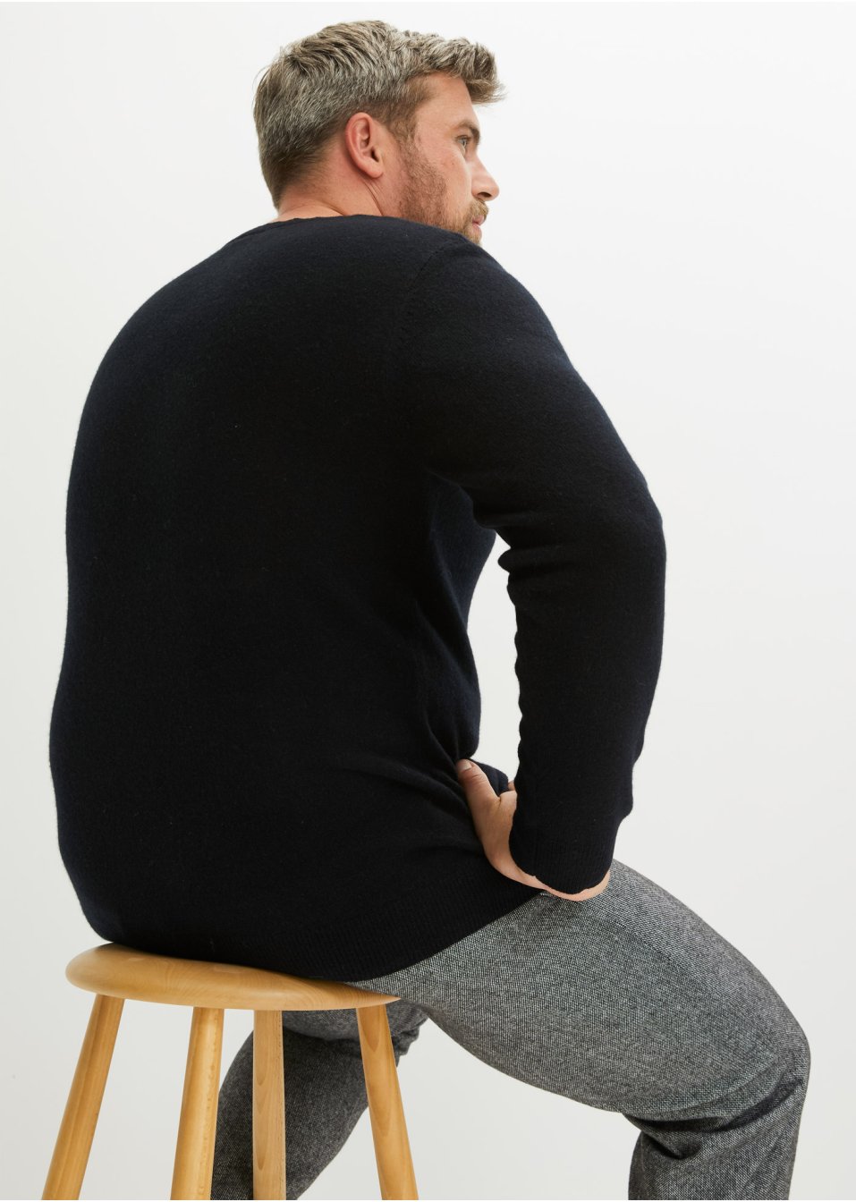 Pull en laine avec teneur en Good Cashmere Standard®, col V