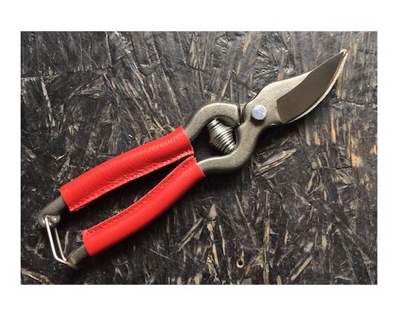 Sécateur de Jardin 18 cm - revêtement des branches en cuir ROUGE