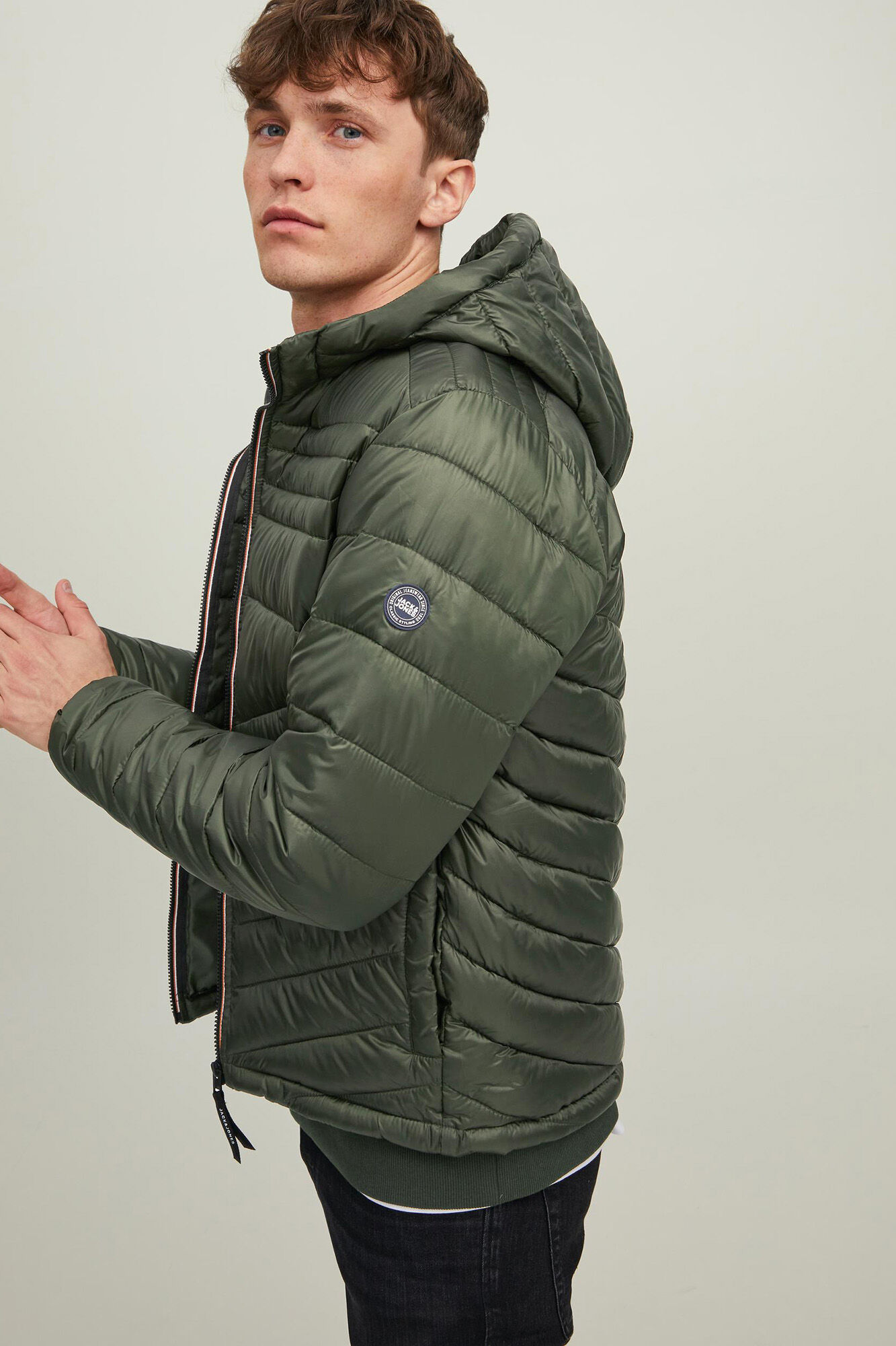 Jaqueta puffer com capuz