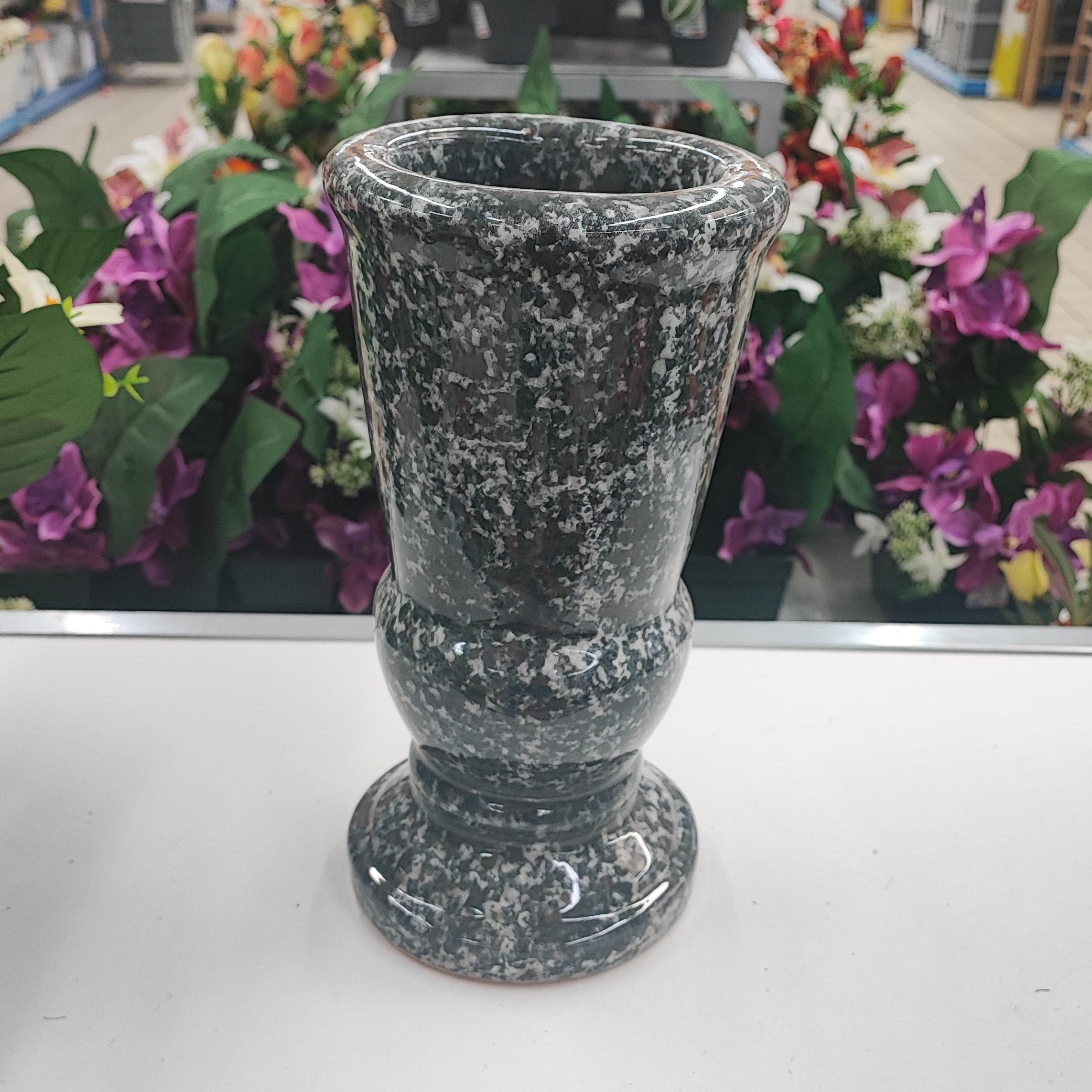 VASE CIMETIERE GRIS 15X15X28 CM.