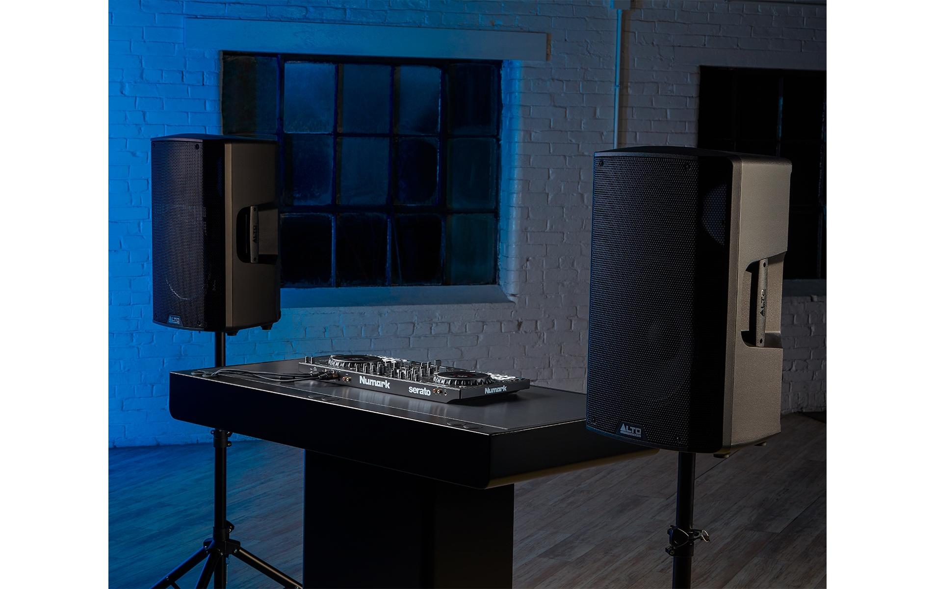 DJ-Controller NS4FX<br>Professioneller 2-Deck-DJ-Controller mit 4 Kanälen