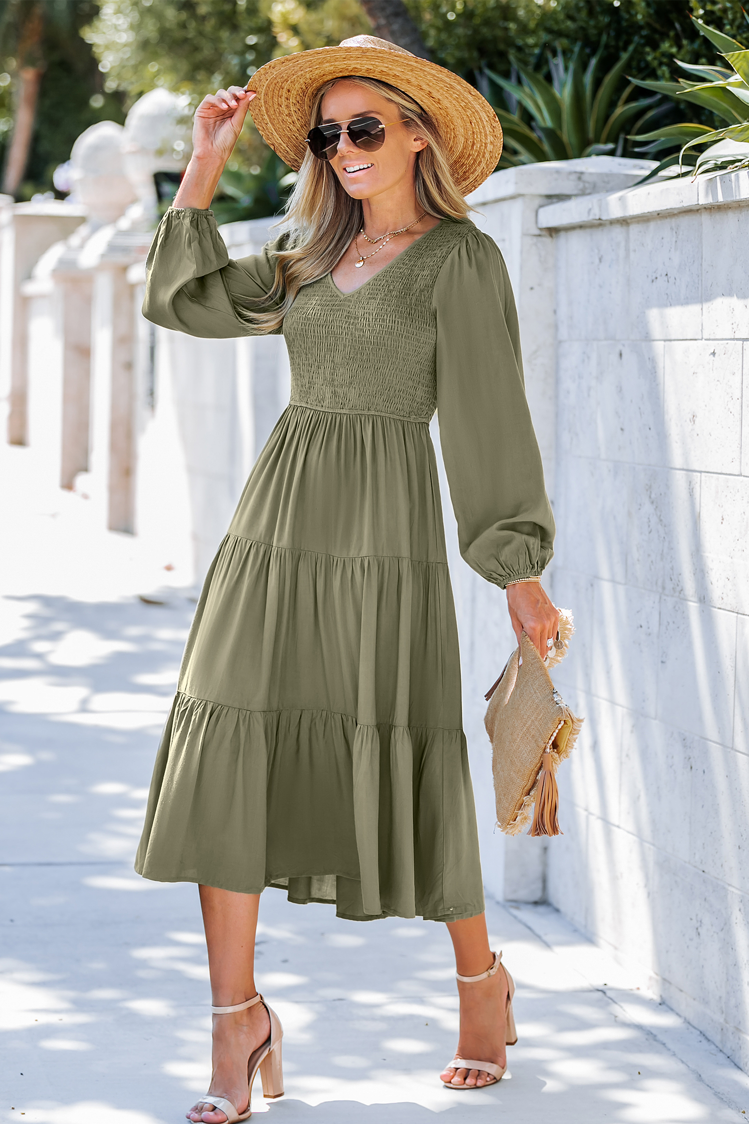 Robe maxi à col en V et à smocks olive