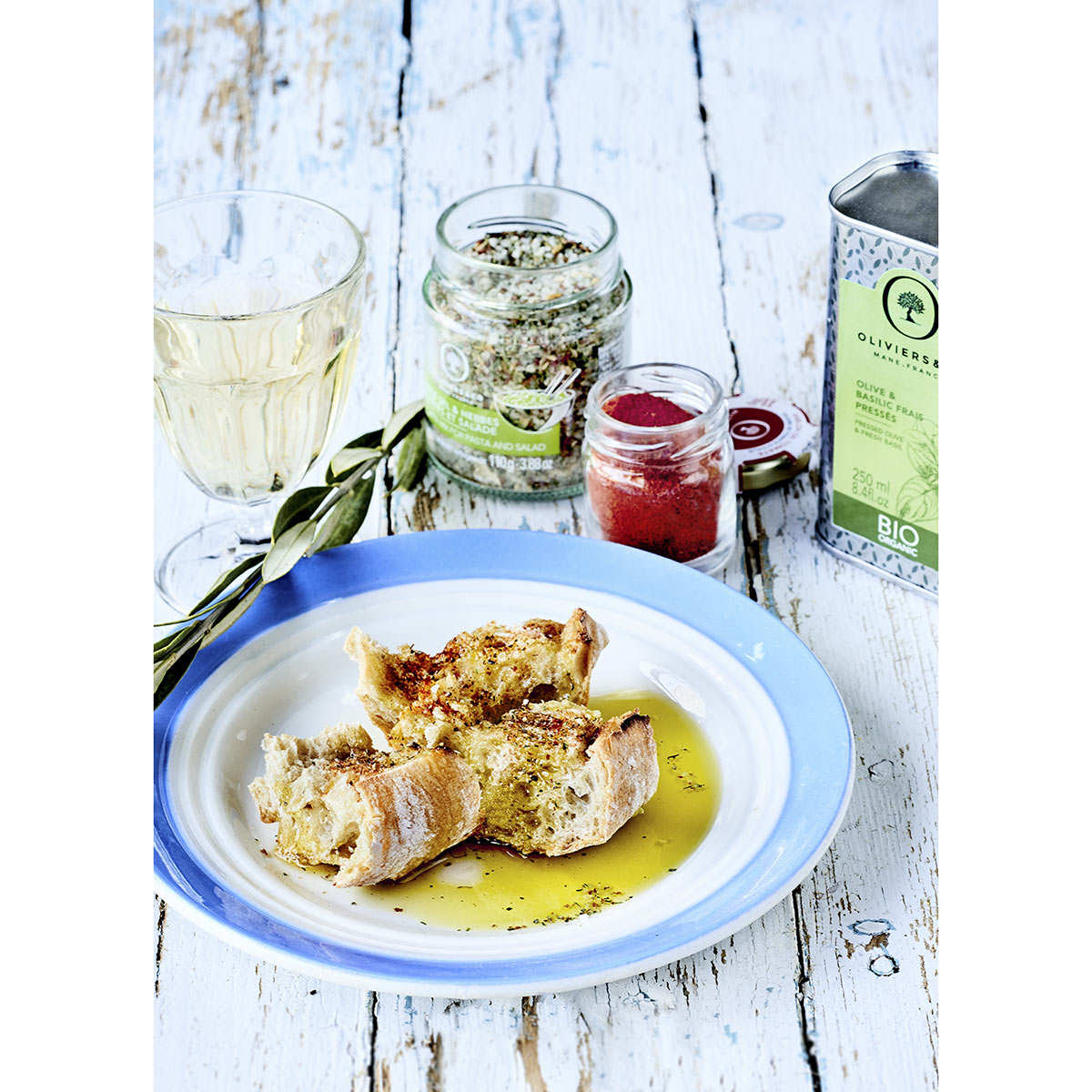 Huile d'olive au basilic pressé - Oliviers & Co