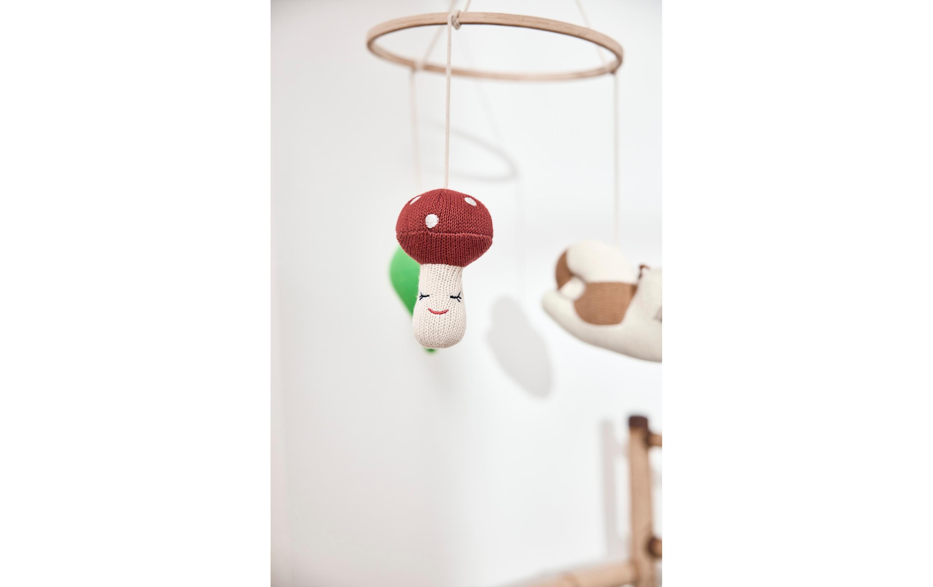 Mobile Wald MehrfarbigWald-Mobile verfügt über verspielte gestrickte Plüschfiguren