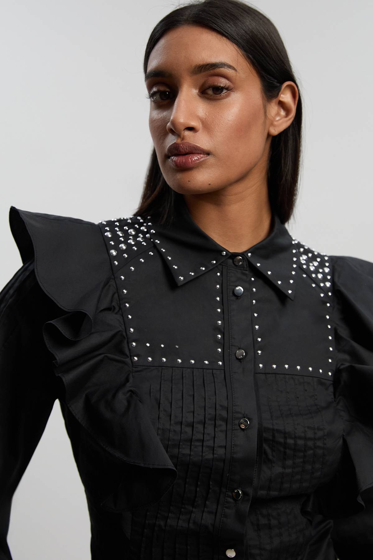 KarenMillen Chemise Maxi En Satin De Coton Tissé À Clous Avec Manches Dramatiques