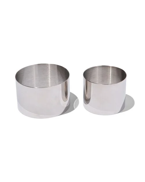 2 emporte-pièces 7 et 9cm