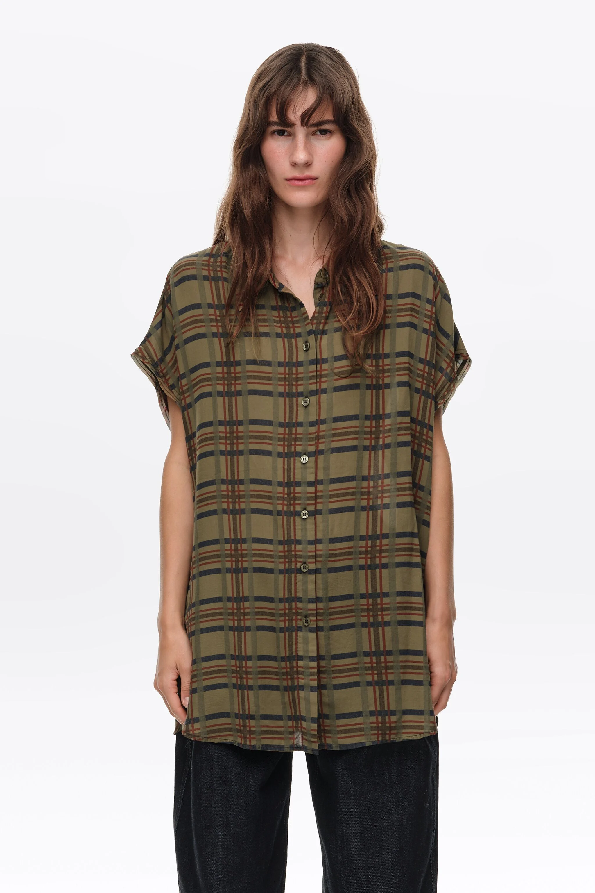 Camisa cáqui xadrez com ombros caídos
