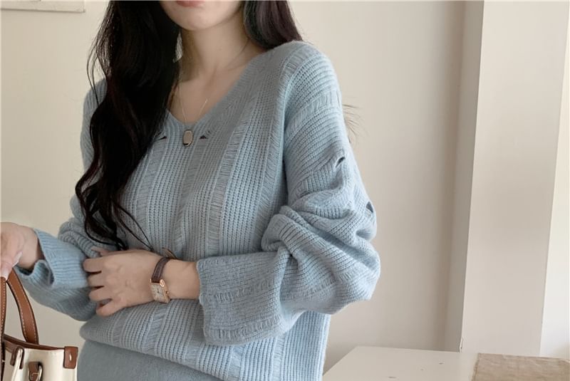 Lewwe - Set: V-hals effen geribbelde trui met distressed effect + hoge gebreide maxi-A-lijn rok