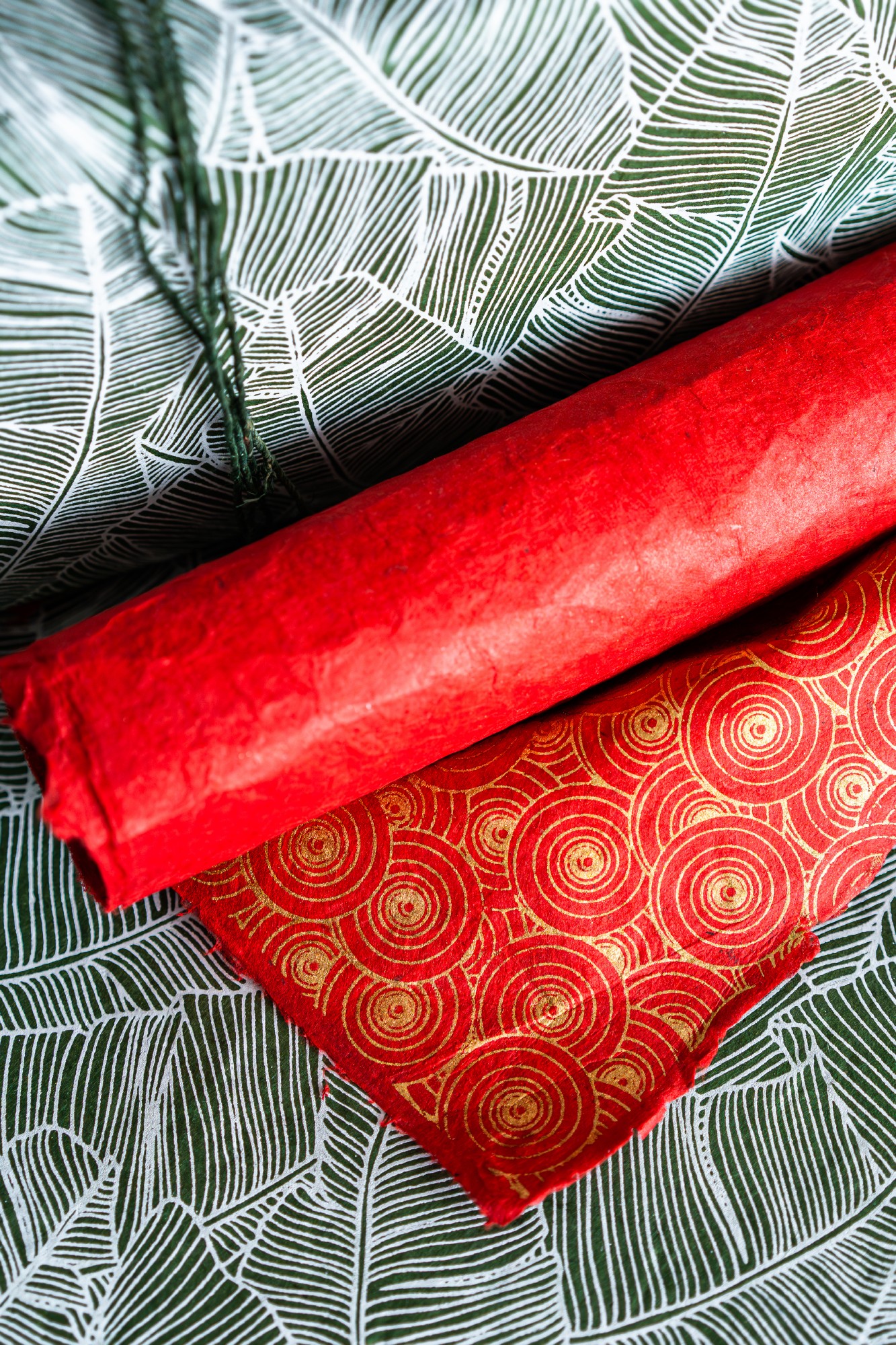 Geschenkpapier 'Palmblätter' grün-weiß, B 76 cm, L 51 cm günstig bestellen