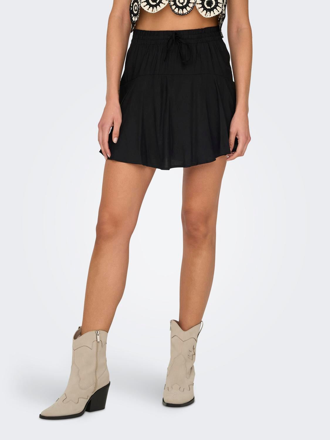 ONLNALA Mittlere Taille Normal geschnitten Skorts Black