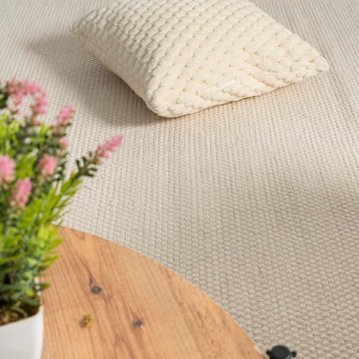 the carpet Deluxe Wool Handgewebter Wollteppich im natürlichen skandinavischen Boho-Look, Handarbeit für einen einzigartigen Stil, Creme, 240 x 340 cm