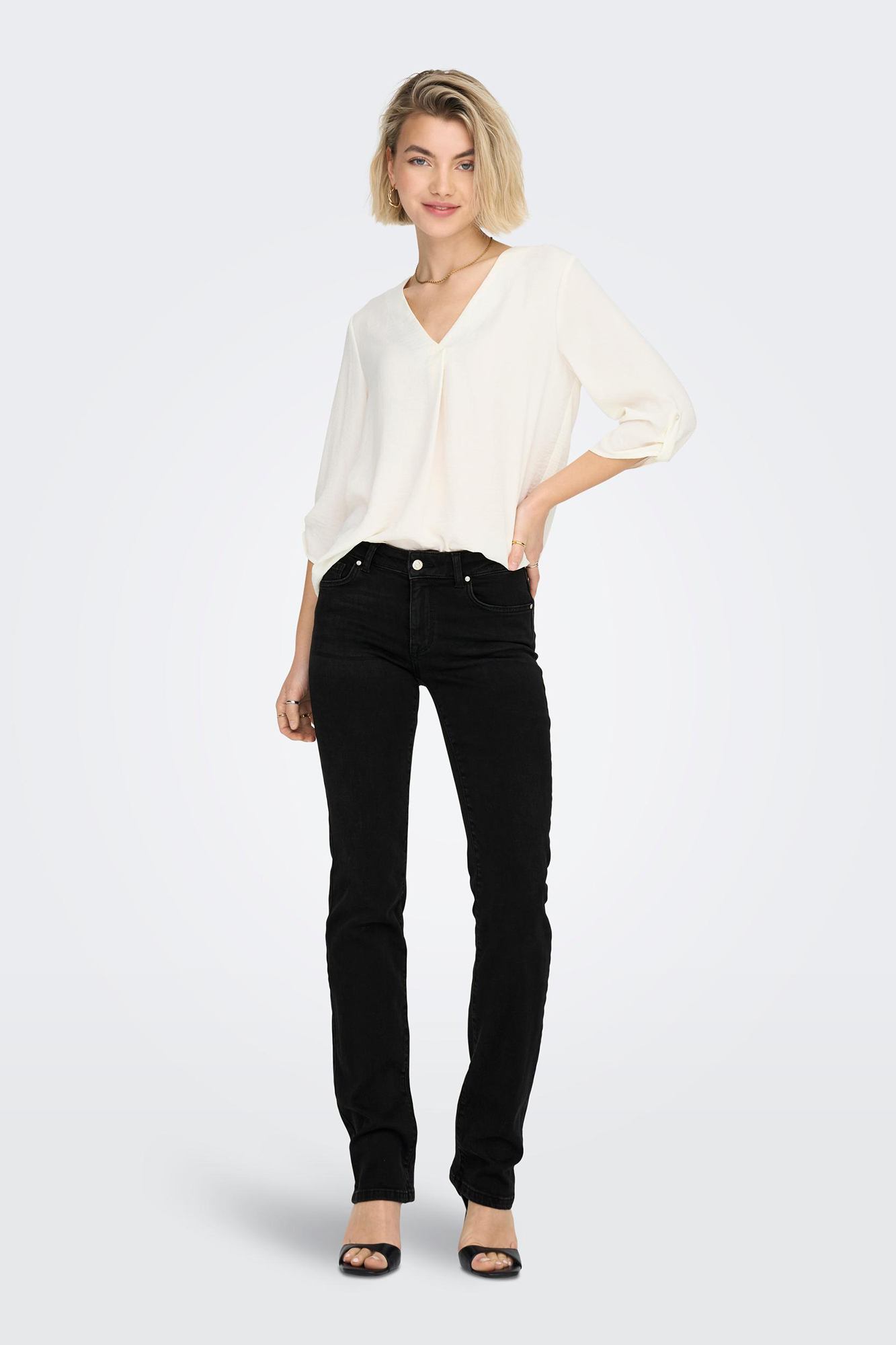 Calça jeans de corte reto com cinco bolsos