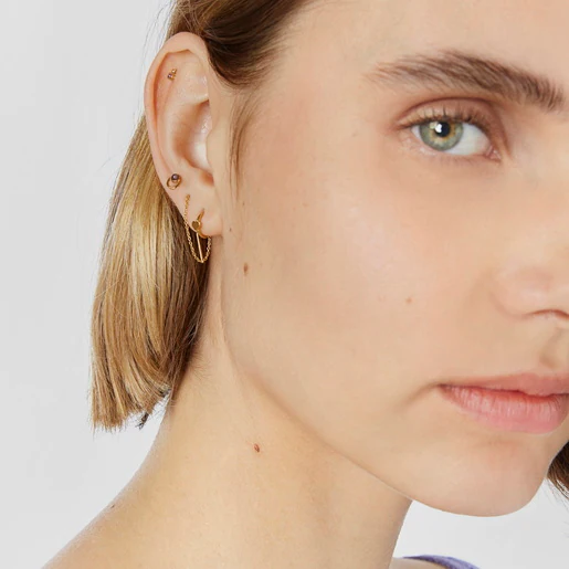 piercing de aço com revestimento em ouro e ametista volumosa