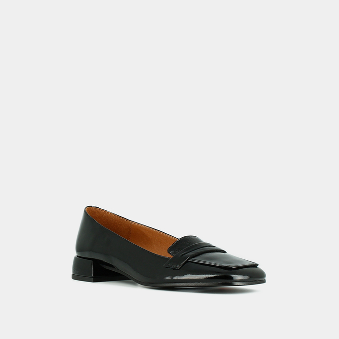 Mocassins à bouts carrés  en cuir vernis plissé noir