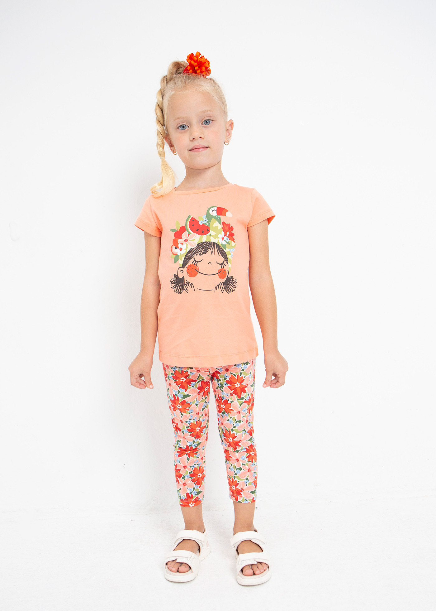 Camiseta feminina com estampa sustentável em algodão.